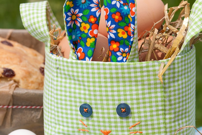 eiermandje in de vorm van een konijn